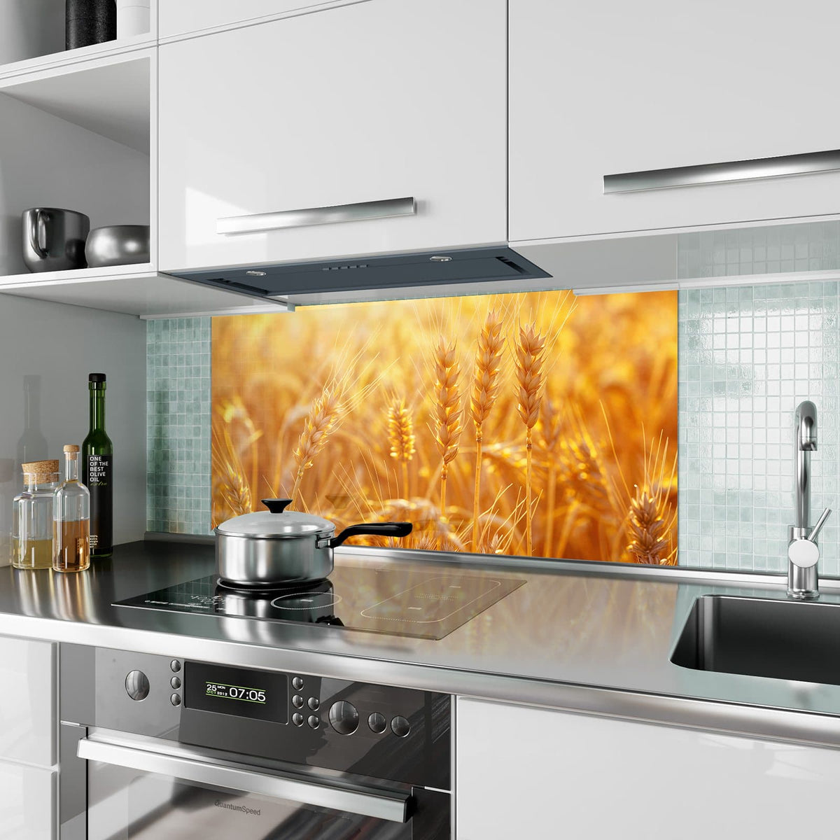 Küchenrückwand aus Glas Weizen im Gegenlicht im Hochformat als Spritzschutz hinter dem Kochfeld, über dem Fliesenspiegel montiert