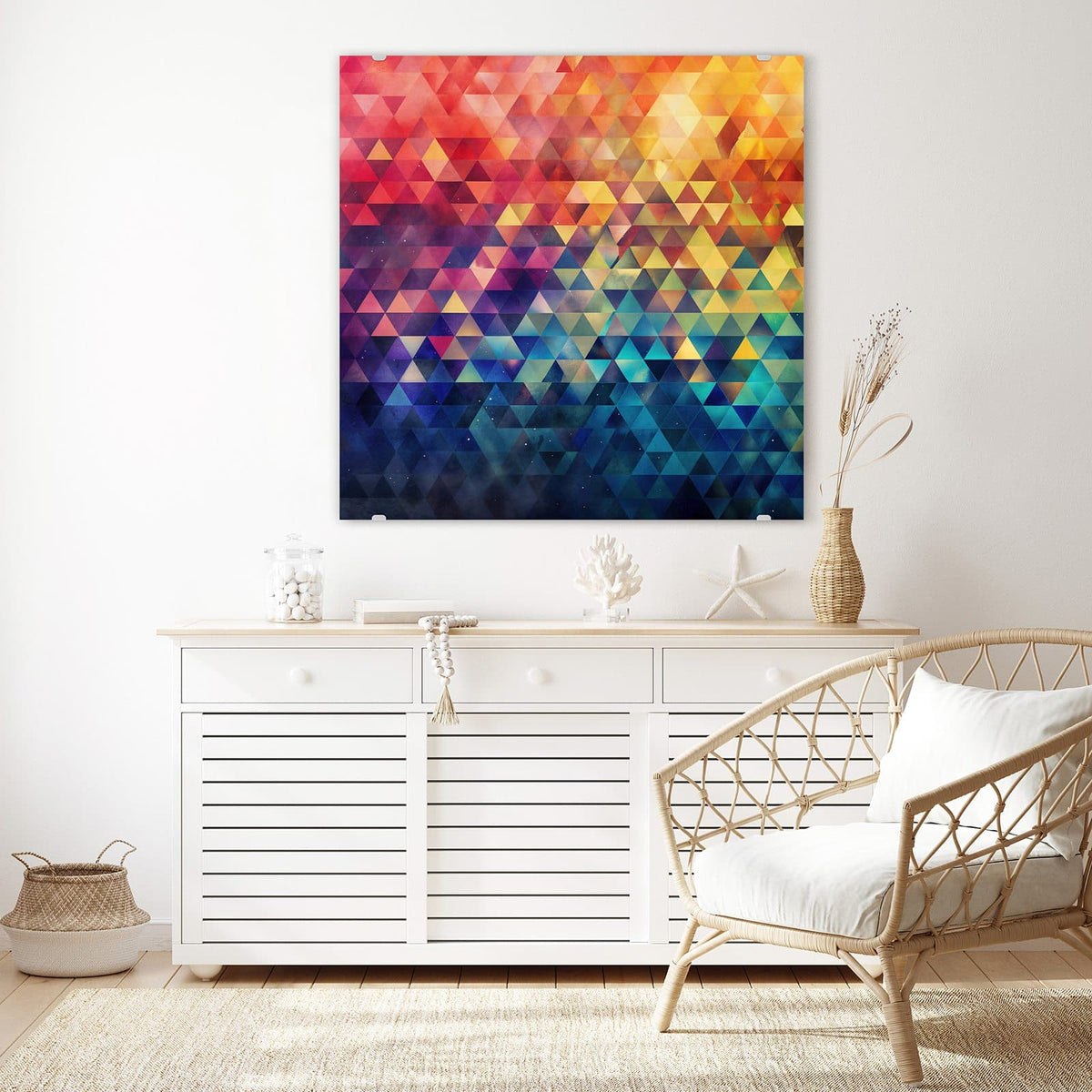 Glasbild Bunte Dreiecke an der Wand – Raster aus bunten Dreiecken, Verlauf von Rot-Orange oben zu Blau unten