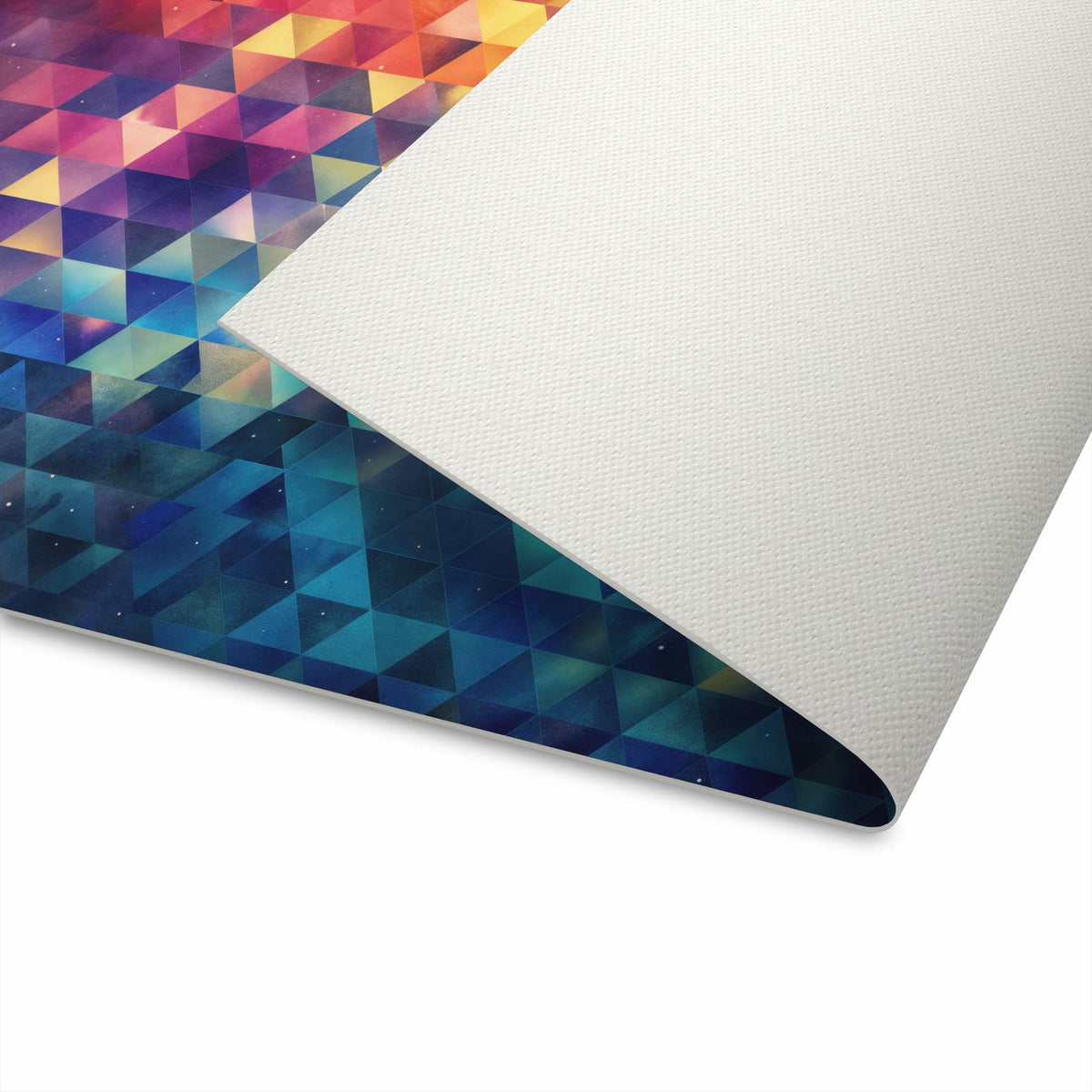 Pflegeleichter Teppich in Küche mit Motiv Bunte Dreiecke für einfache Reinigung