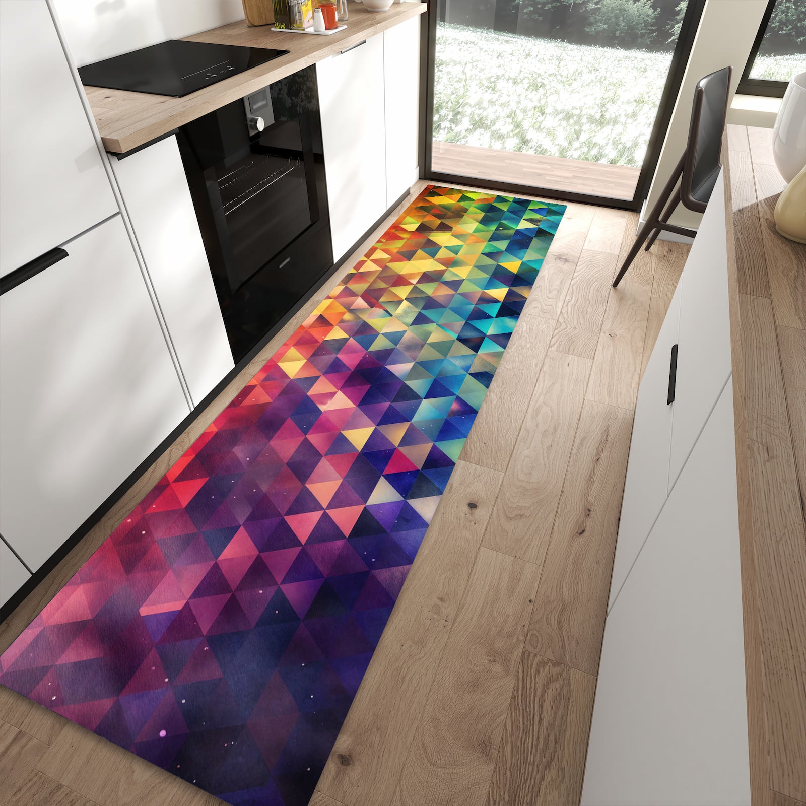 Geräuschdämpfender Küchenteppich mit Motiv Bunte Dreiecke in moderner Küche