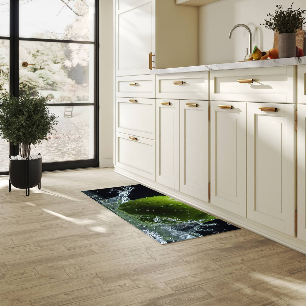 Komfortabler rutschfester Küchenteppich mit Motiv Apfel im Wasser in heller Küche