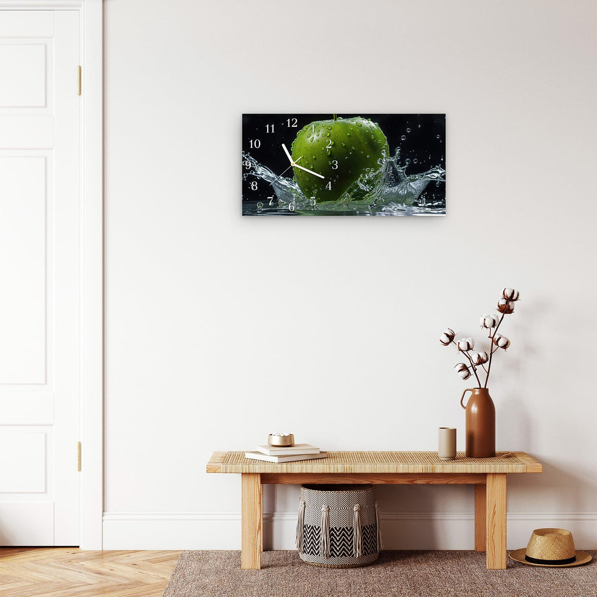 Moderne Wanduhr aus Glas mit Farbtiefe – Wanduhr Apfel im Wasser aus Glas – Querformat 60 × 30 cm