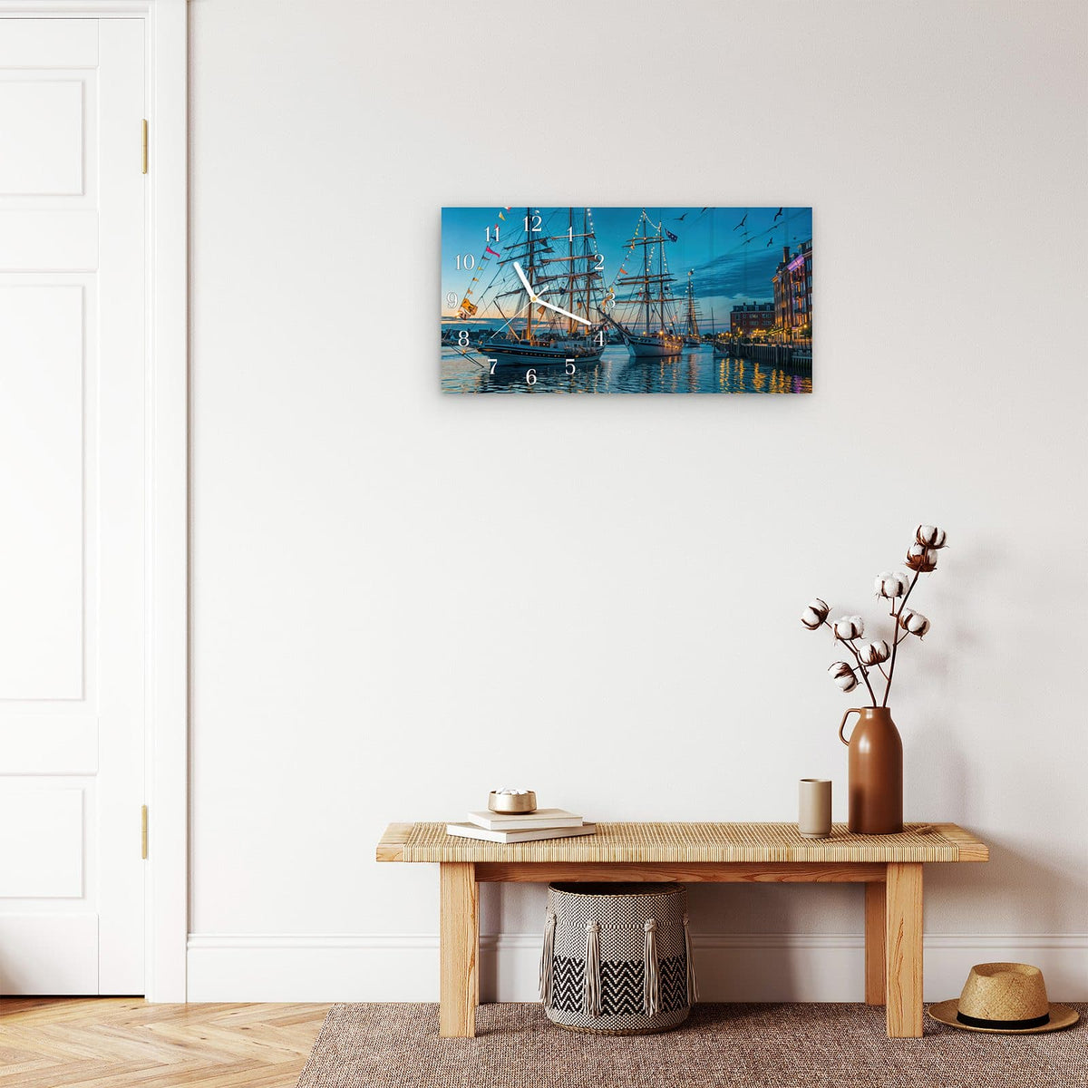 Moderne Wanduhr aus Glas mit Farbtiefe – Wanduhr Schiffe im Hafen aus Glas – Querformat 60 × 30 cm
