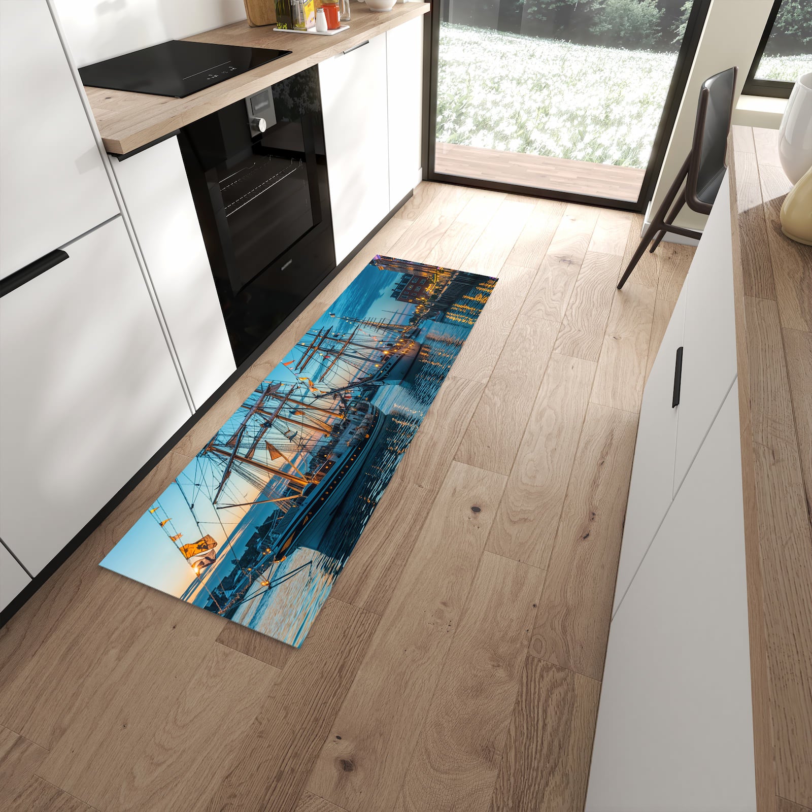Farbbeständiger Küchenläufer mit Motiv Schiffe im Hafen in moderner Küche