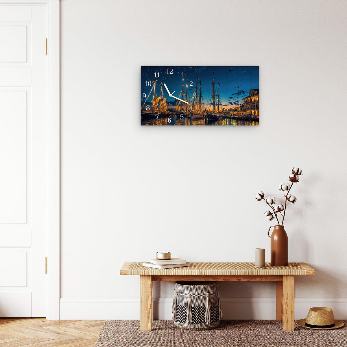 Moderne Wanduhr aus Glas mit Farbtiefe – Wanduhr Nachthafen aus Glas – Querformat 60 × 30 cm