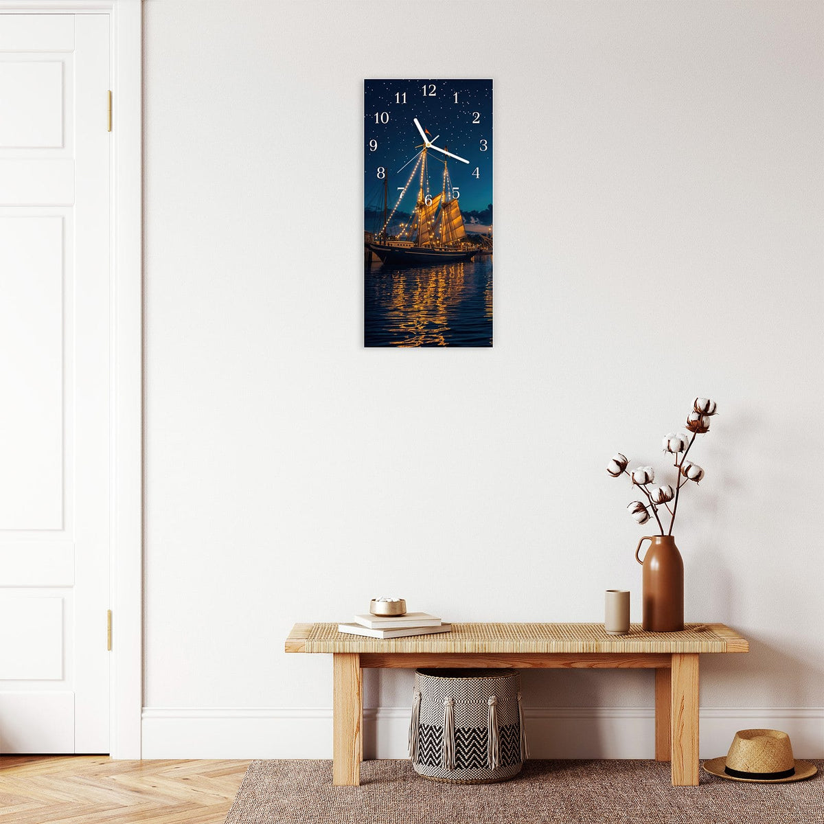 Moderne Wanduhr aus Glas mit Farbtiefe – Wanduhr Nachthafen aus Glas – Hochformat 30 × 60 cm