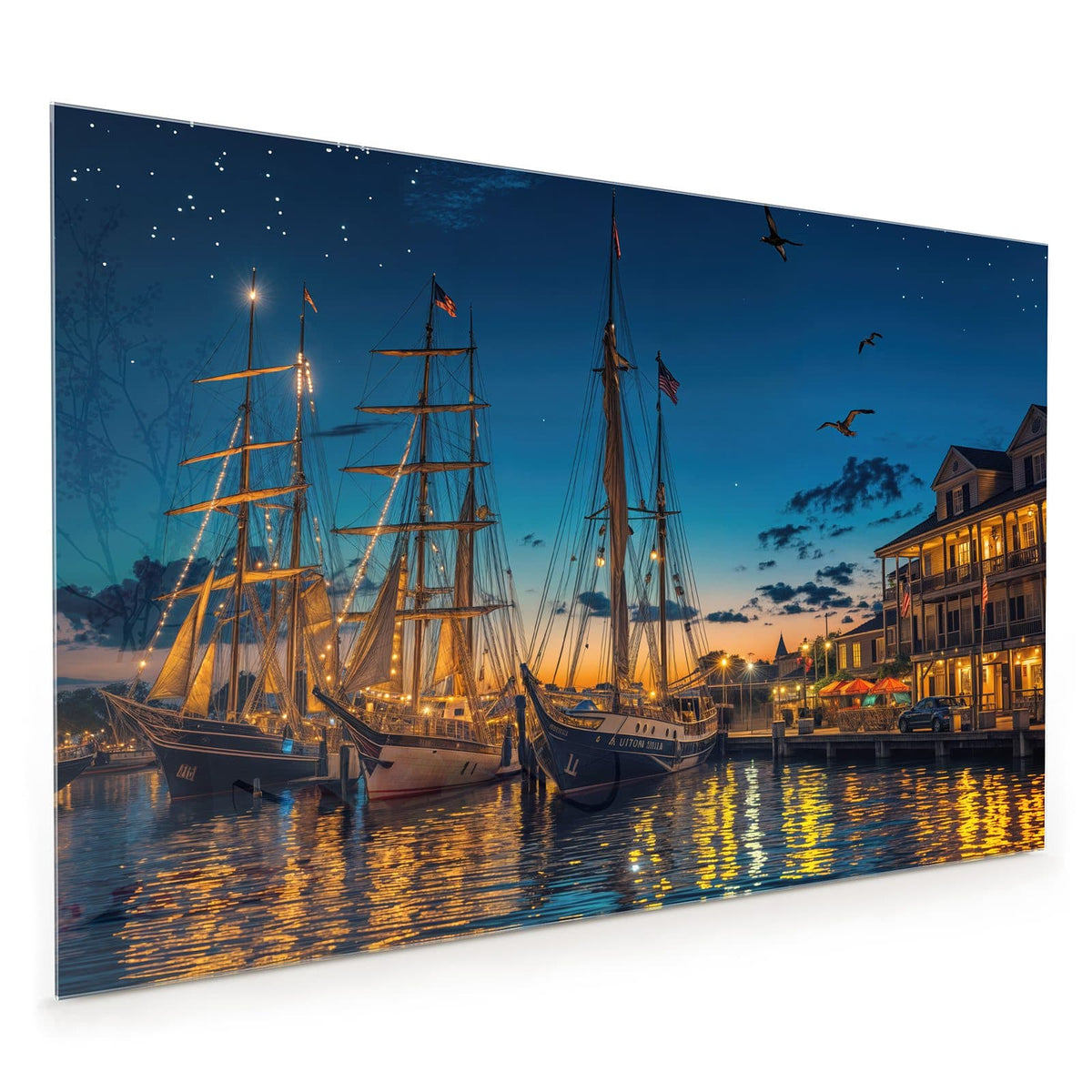 Küchenrückwand aus Glas im Hochformat mit Motiv Segelschiffe bei Nacht: Zwei Großsegler im Hafen bei Nacht, beleuchtete Häuser und Lichtspiegelungen im Wasser