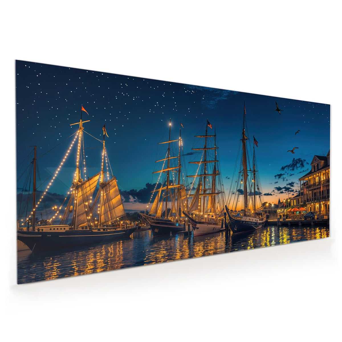 Küchenrückwand aus Glas im Hochformat mit Motiv Segelschiffe bei Nacht: Zwei Großsegler im Hafen bei Nacht, beleuchtete Häuser und Lichtspiegelungen im Wasser
