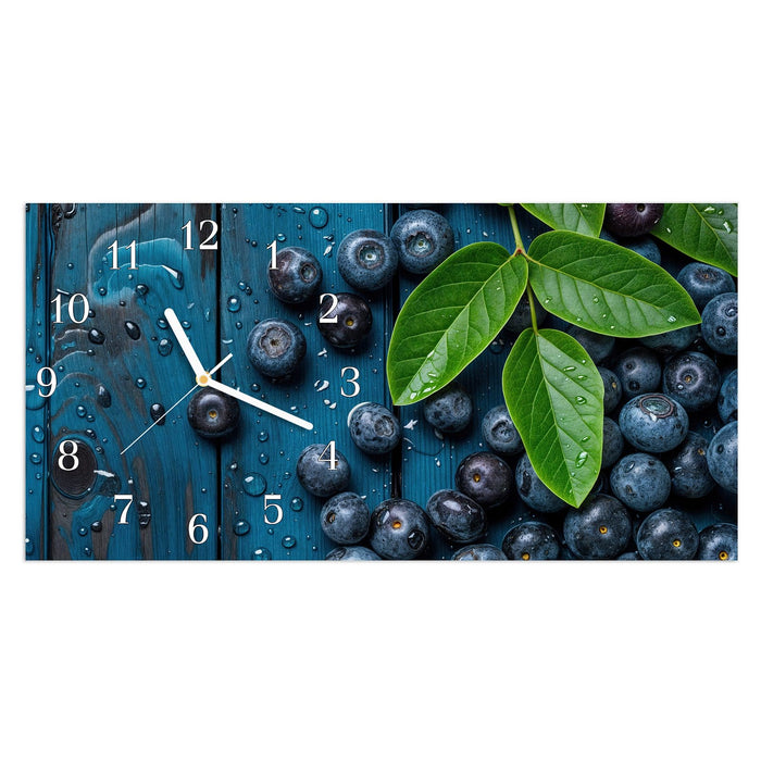 Wanduhr Blaubeeren auf Holz aus Glas – Querformat 60 × 30 cm mit Ziffernblatt Klassisch