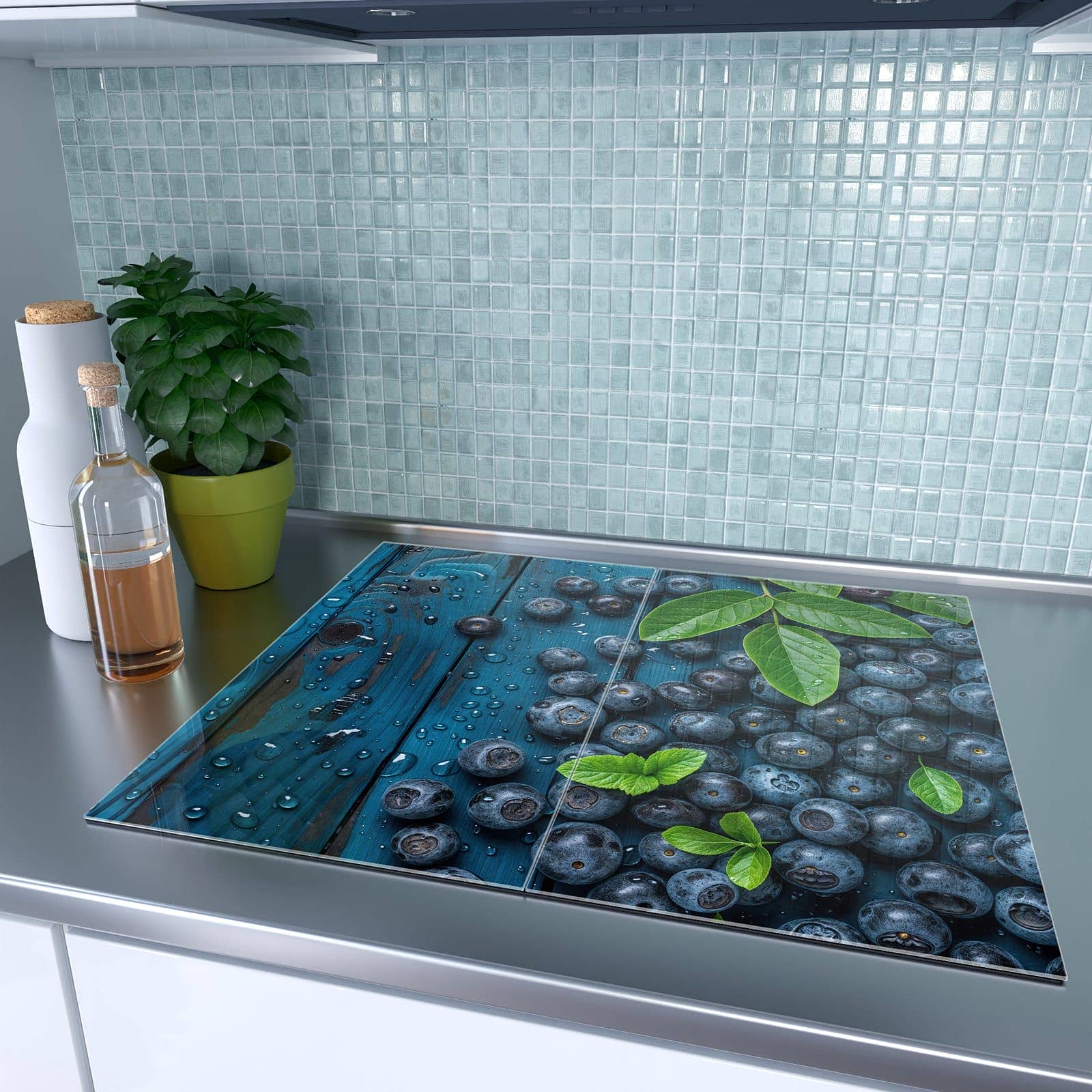 2-teilige Abdeckplatten für Ceranfeld mit Blaubeeren auf Holz-Motiv auf dem Ceranfeld