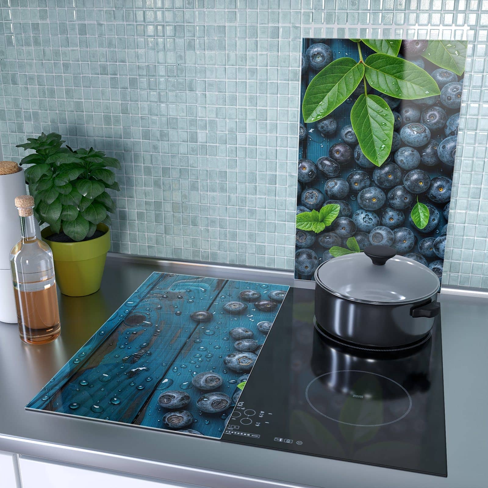 2-teilige Herdabdeckplatten aus Glas mit Blaubeeren auf Holz-Motiv als Spritzschutz hinter dem Kochfeld