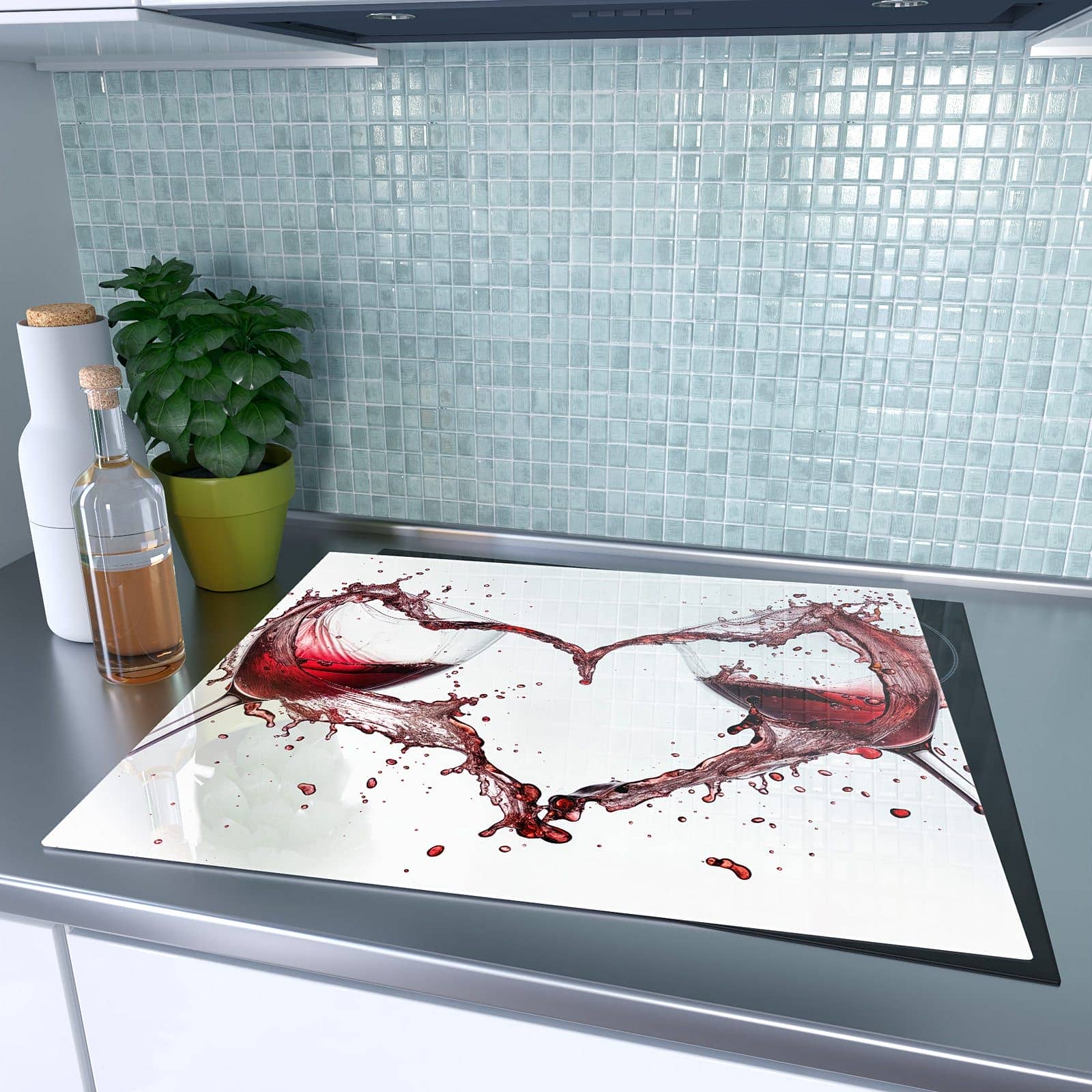 1-teilige Herdabdeckplatte aus Glas mit Weingläser Herz-Motiv auf dem Ceranfeld