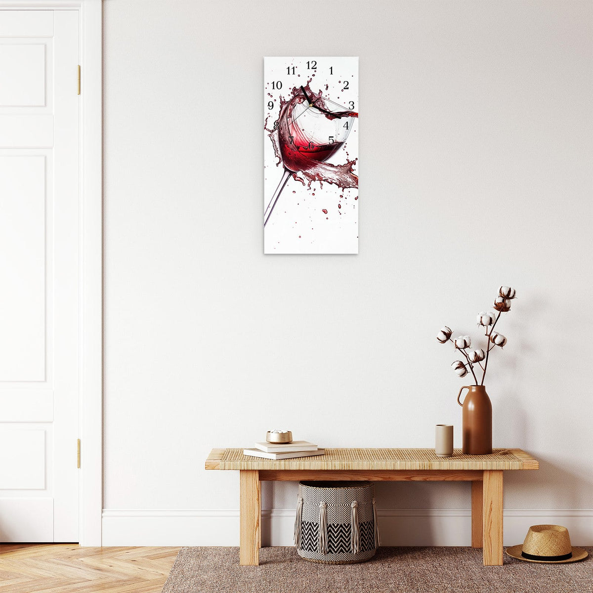Moderne Wanduhr aus Glas mit Farbtiefe – Wanduhr Weingläser Herz aus Glas – Hochformat 30 × 60 cm