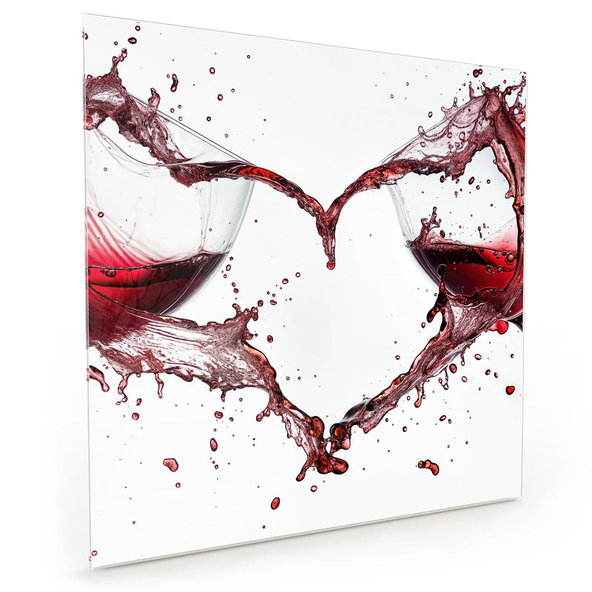 Küchenrückwand aus Glas im quadratischen Format: Zwei Gläser, aus denen Rotwein spritzt und vor weißem Grund ein Herz formt #grösse_40 x 40 cm #grösse_50 x 50 cm #grösse_60 x 60 cm