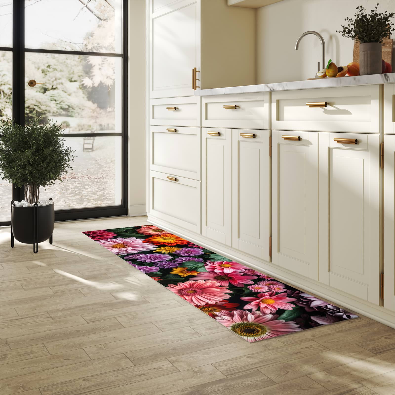 Rutschfester Küchenteppich mit Motiv Blumenkomposition in heller Küche