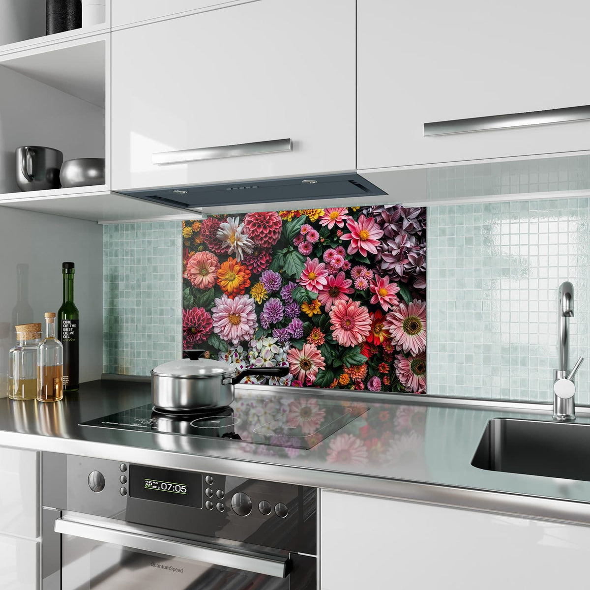 Küchenrückwand aus Glas Bunter Blütenteppich im Hochformat als Spritzschutz hinter dem Kochfeld, über dem Fliesenspiegel montiert