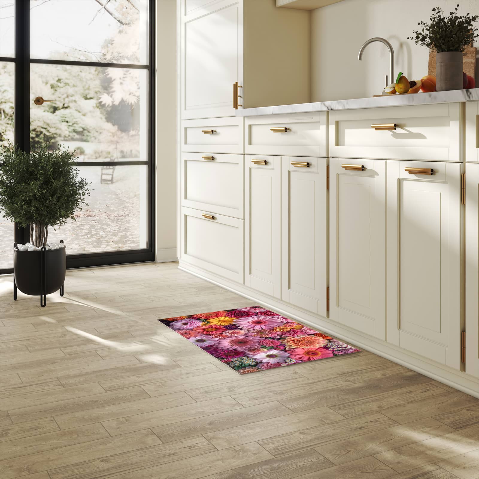 Flacher rutschfester Küchenläufer mit Motiv Bunte Blumenpracht in heller Küche