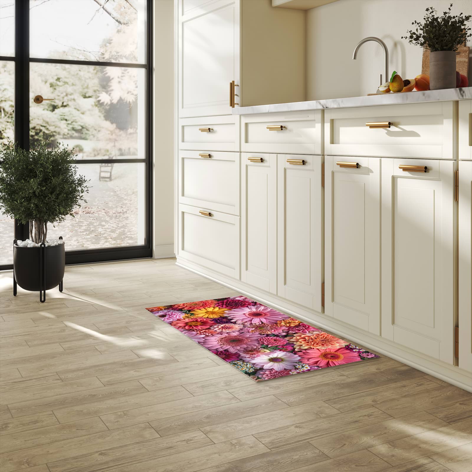 Waschbarer Küchenteppich mit Motiv Bunte Blumenpracht für Trittkomfort in heller Küche