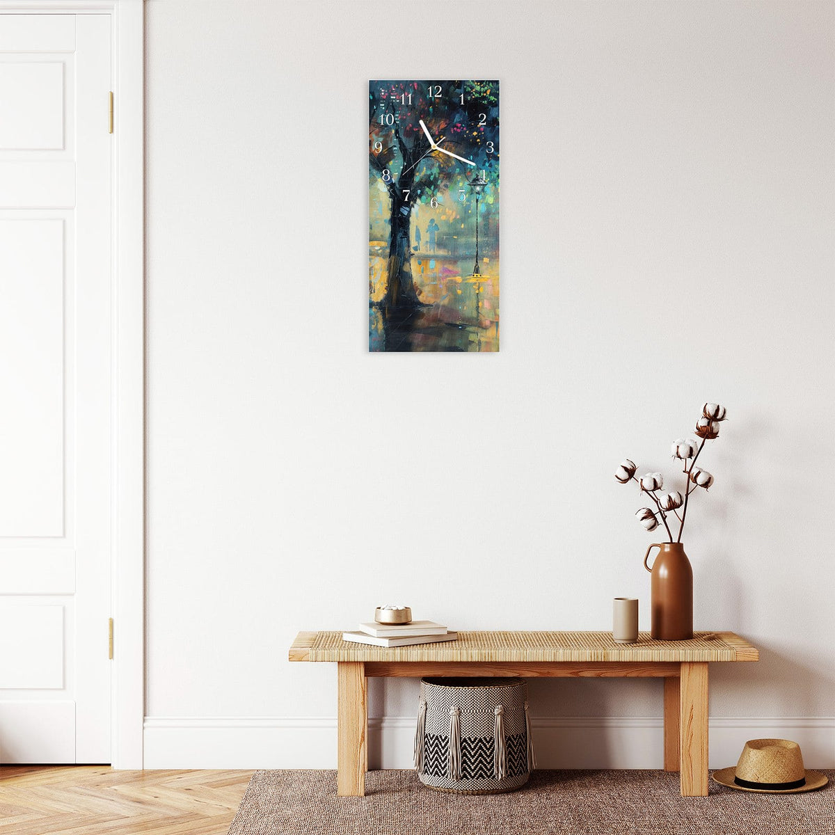 Moderne Wanduhr aus Glas mit Farbtiefe – Wanduhr Regen in der Stadt aus Glas – Hochformat 30 × 60 cm