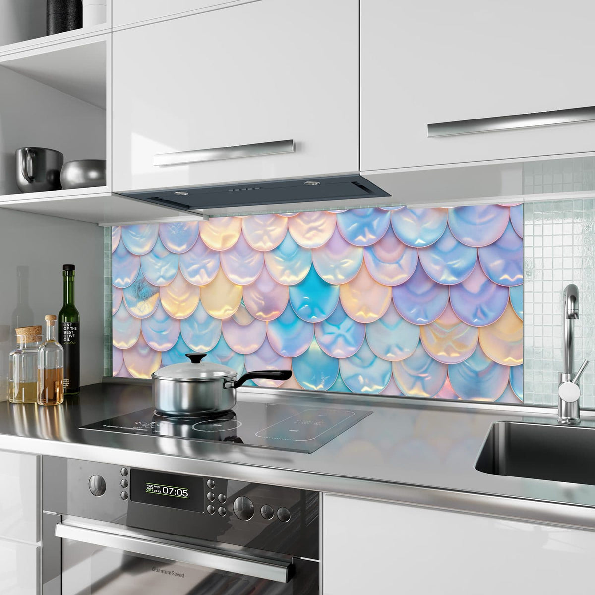 Küchenrückwand aus Glas Schuppen in Pastell im Hochformat als Spritzschutz hinter dem Kochfeld, über dem Fliesenspiegel montiert