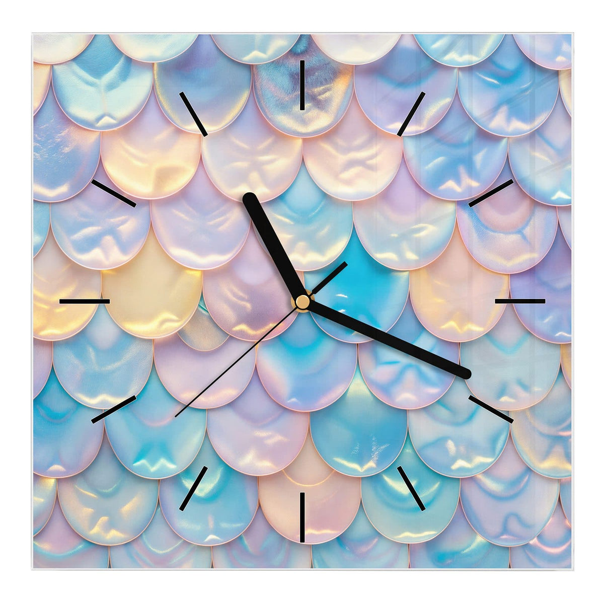 Wanduhr aus Glas, Ziffernblatt Linie mit Motiv Schuppen in Pastell: Perlmuttartige Halbkreis-Schuppen in Hellblau, Rosa und Gelb