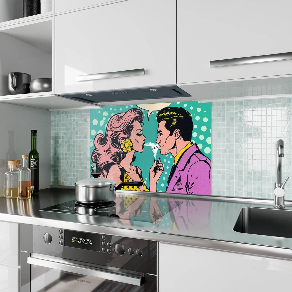 Küchenrückwand aus Glas Paar mit Sprechblase im Hochformat als Spritzschutz hinter dem Kochfeld, über dem Fliesenspiegel montiert
