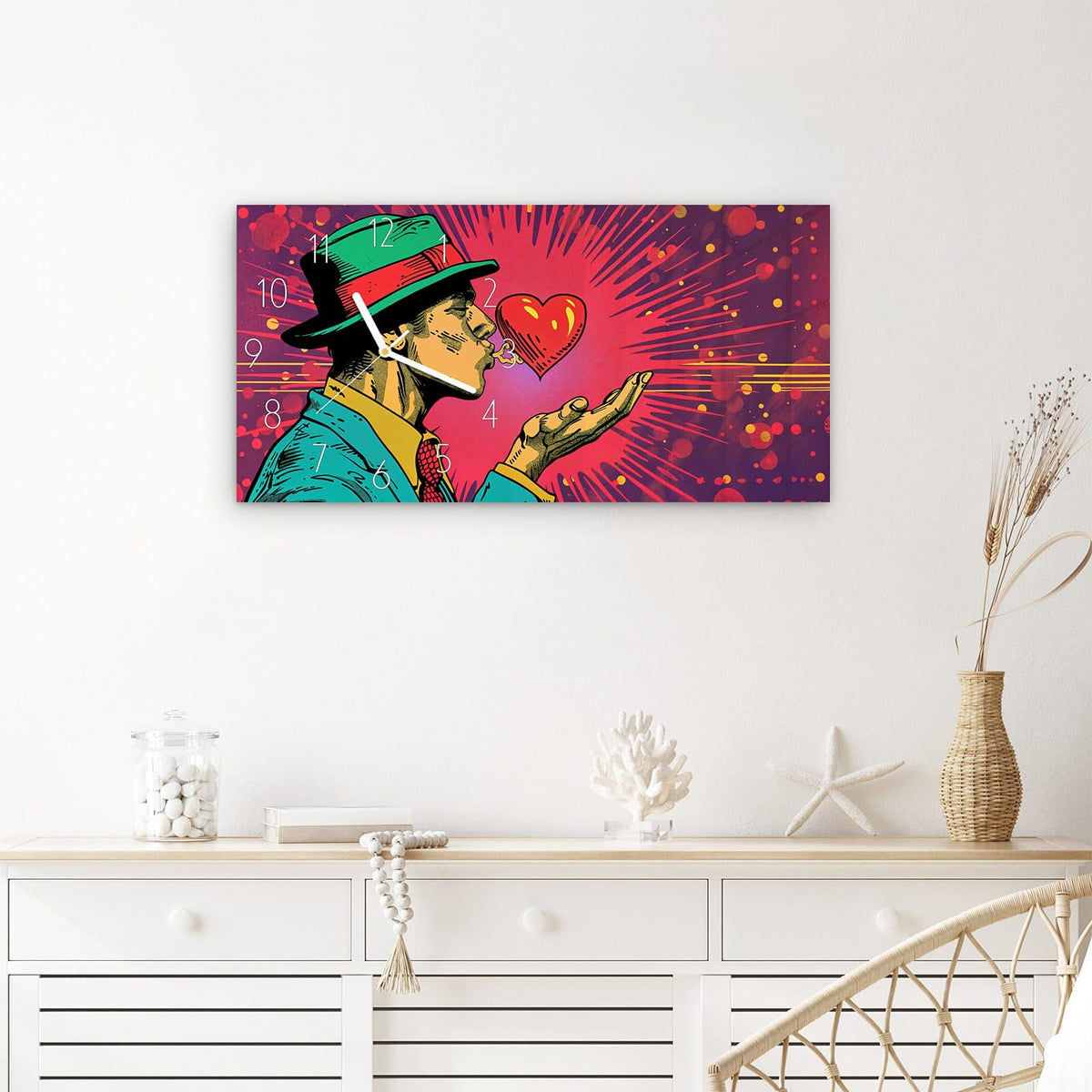 Wanduhr Kuss der Liebe aus Glas – Querformat 60 × 30 cm – Mann mit rotem Herz im Comicstil