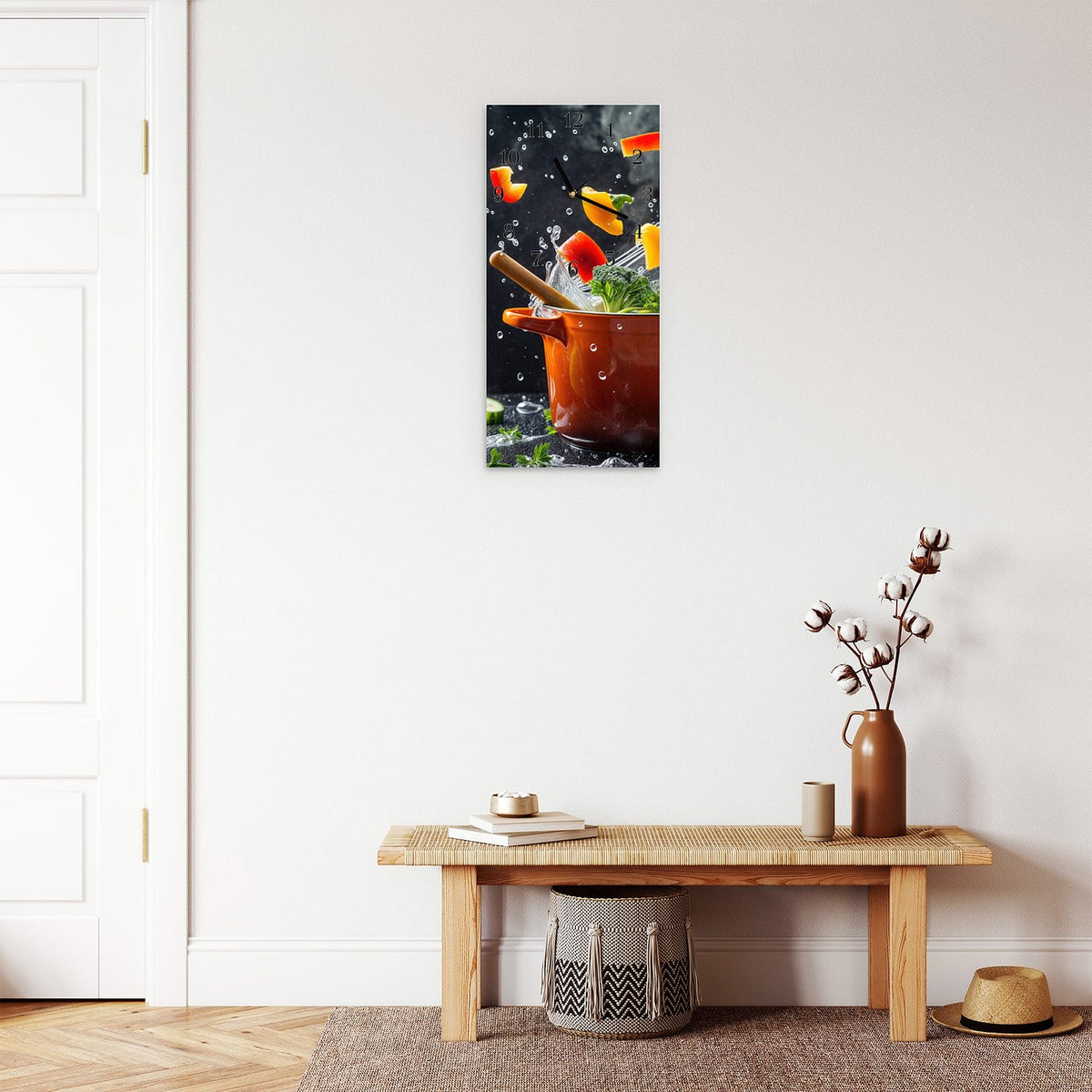 Moderne Wanduhr aus Glas mit Farbtiefe – Wanduhr Kochtopf mit Gemüse aus Glas – Hochformat 30 × 60 cm