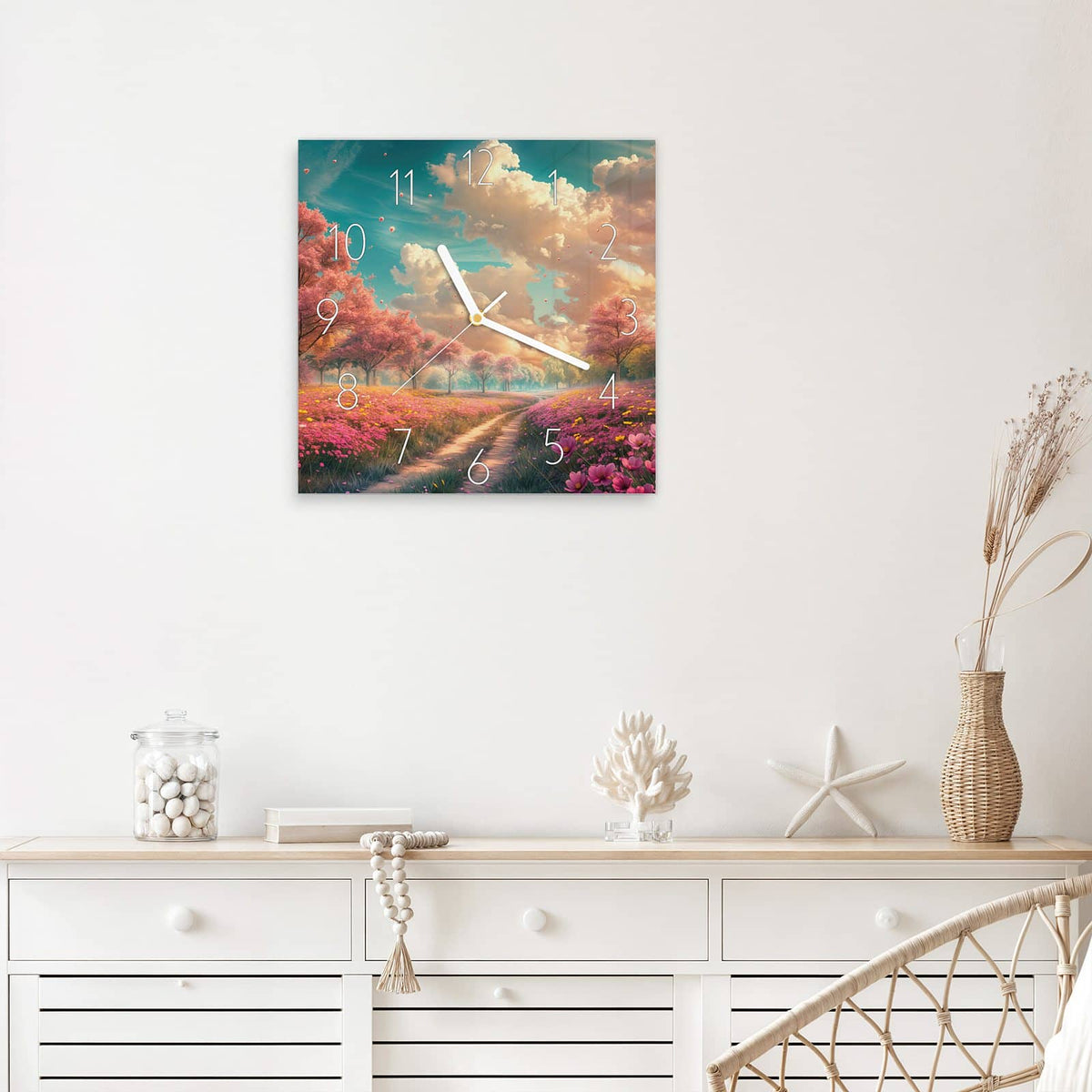 Wanduhr Pfad durch Blütenfeld aus Glas – Quadratisch 30 × 30 cm – Weg durch rosa Blütenbäume
