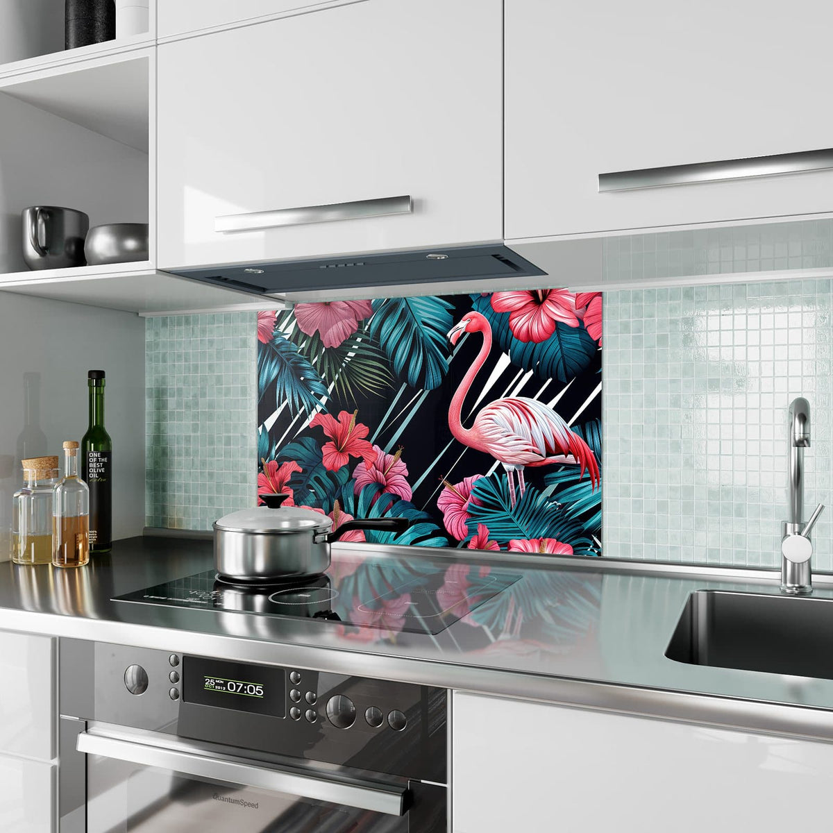 Küchenrückwand aus Glas Flamingo auf Schwarz im Hochformat als Spritzschutz hinter dem Kochfeld, über dem Fliesenspiegel montiert