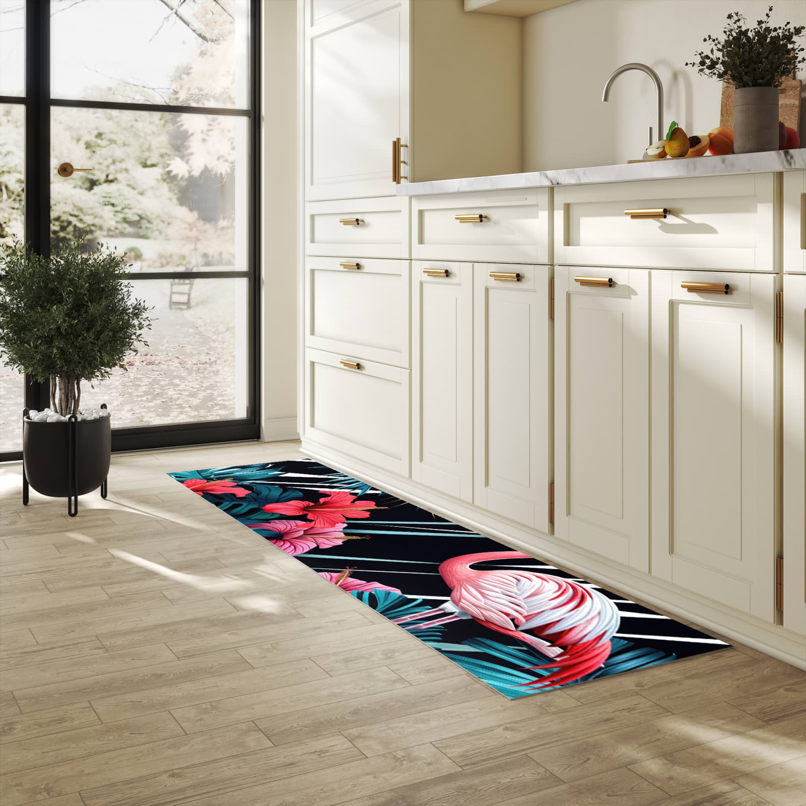 Farbbeständiger Küchenteppich mit Motiv Flamingo Paradise in heller Küche