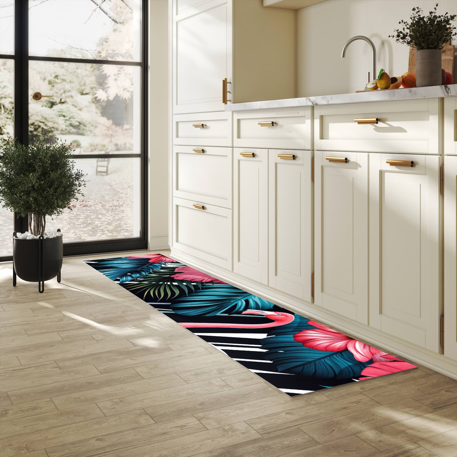 Formstabiler waschbarer Küchenteppich mit Motiv Flamingo Paradise in heller Küche