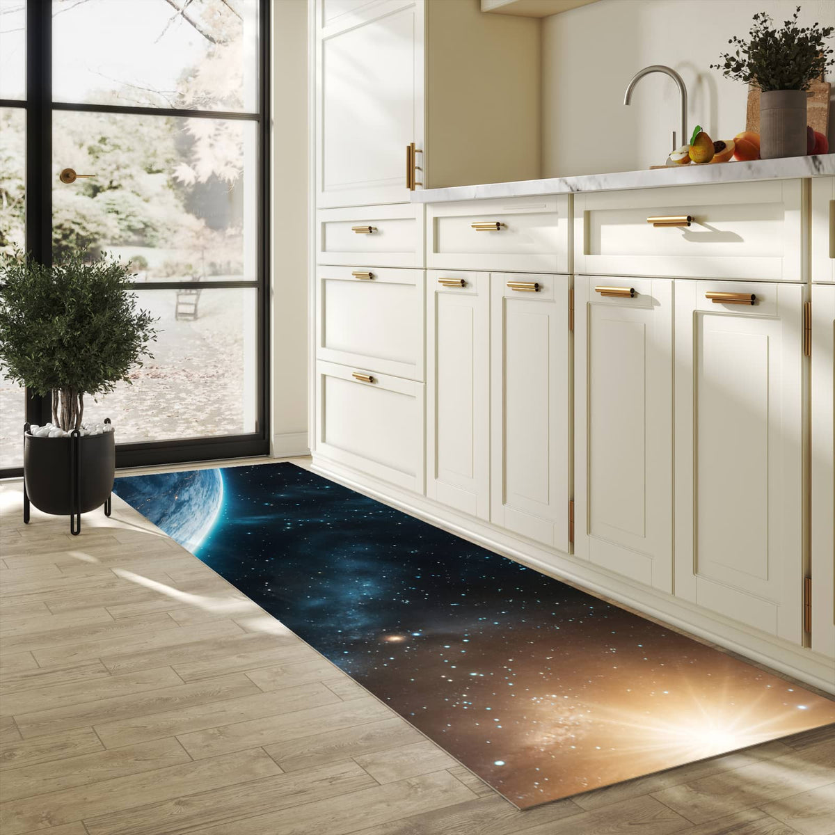 Feuchtigkeitsresistenter Teppich für Küche mit Motiv Planet im Universum in heller Küche
