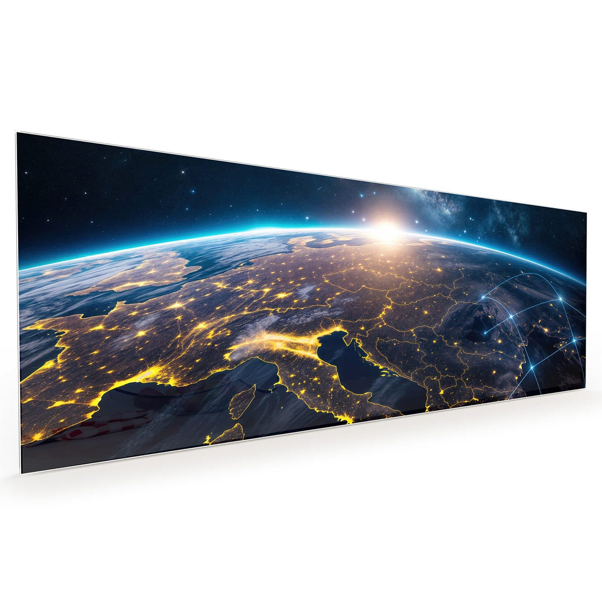 Küchenrückwand aus Glas im Hochformat mit Motiv Vernetzte Erde: Erde bei Nacht mit gelb leuchtenden Städten und Lichtnetzen, Milchstraße und Sonnenglanz am Rand