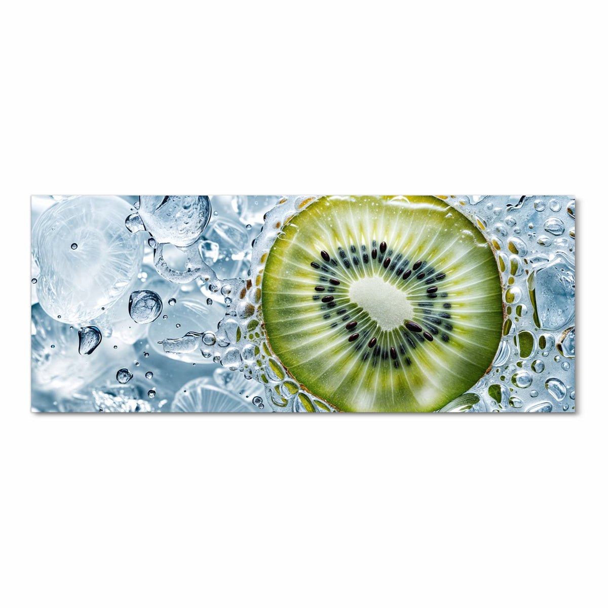 Kiwischeibe umgeben von unzähligen Wasserblasen und hellblauem Eis
