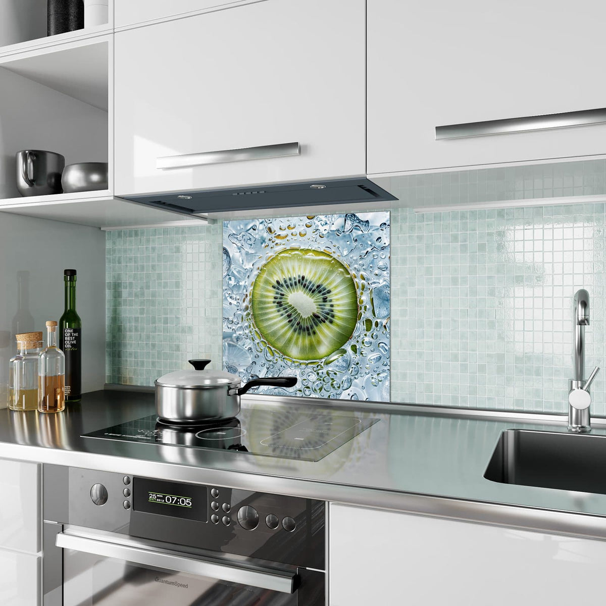 Küchenrückwand aus Glas Kiwi in Wasserblasen im quadratischen Format als Spritzschutz hinter dem Kochfeld, über dem Fliesenspiegel montiert