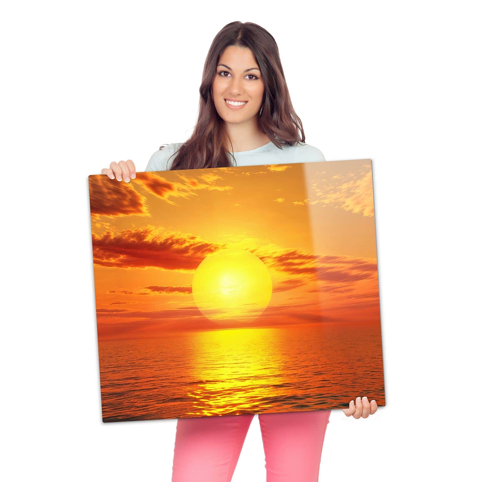 Herdabdeckplatte mit Sonnenuntergang am Meer-Motiv wird zur Größendarstellung gehalten
