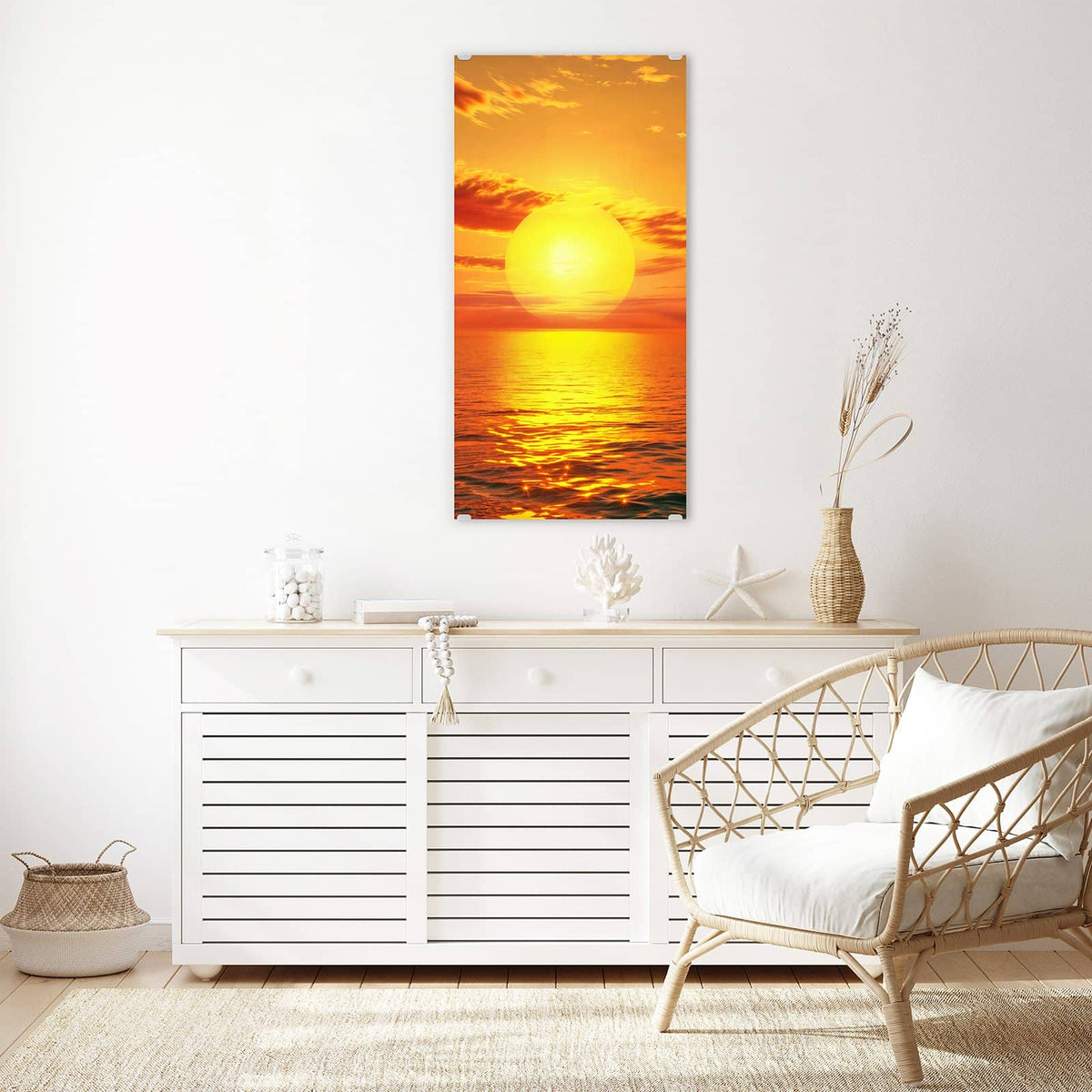 Glasbild Sonnenuntergang am Meer an der Wand – Große orange Sonne dicht über dem Horizont, goldene Lichtbahn auf dem Wasser