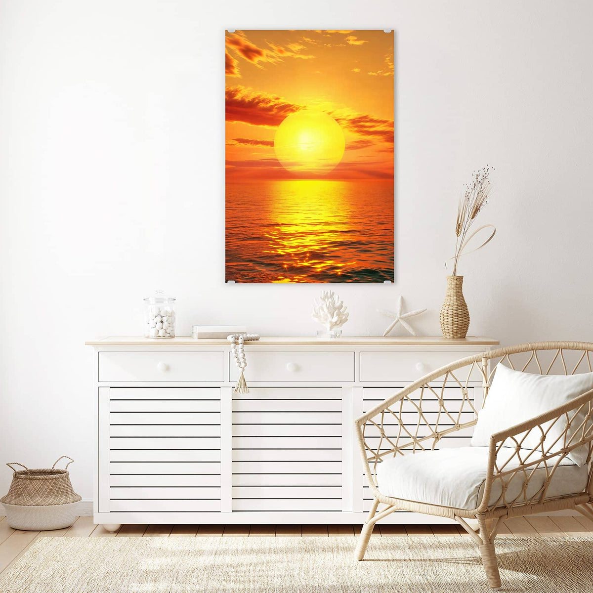 Glasbild Sonnenuntergang am Meer an der Wand – Große orange Sonne dicht über dem Horizont, goldene Lichtbahn auf dem Wasser
