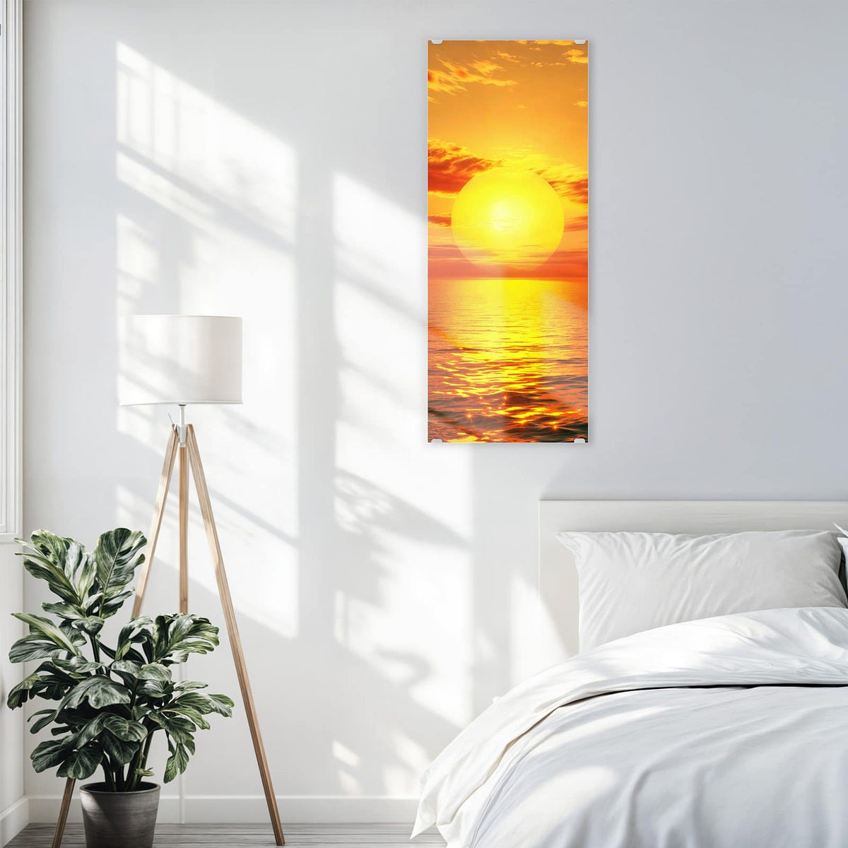 Glasbild Sonnenuntergang am Meer an der Wand – Große orange Sonne dicht über dem Horizont, goldene Lichtbahn auf dem Wasser