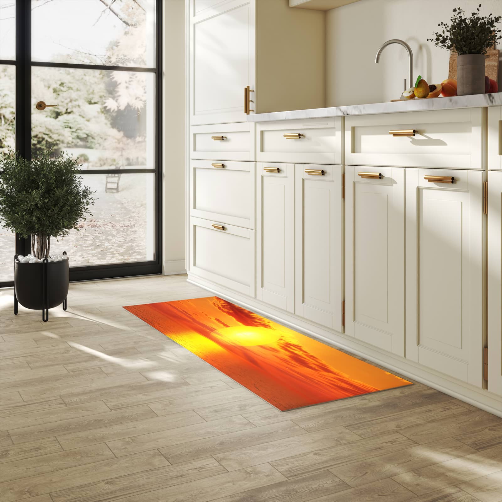 Komfortabler moderner Küchenläufer mit Motiv Meer von Sonnenuntergang in heller Küche