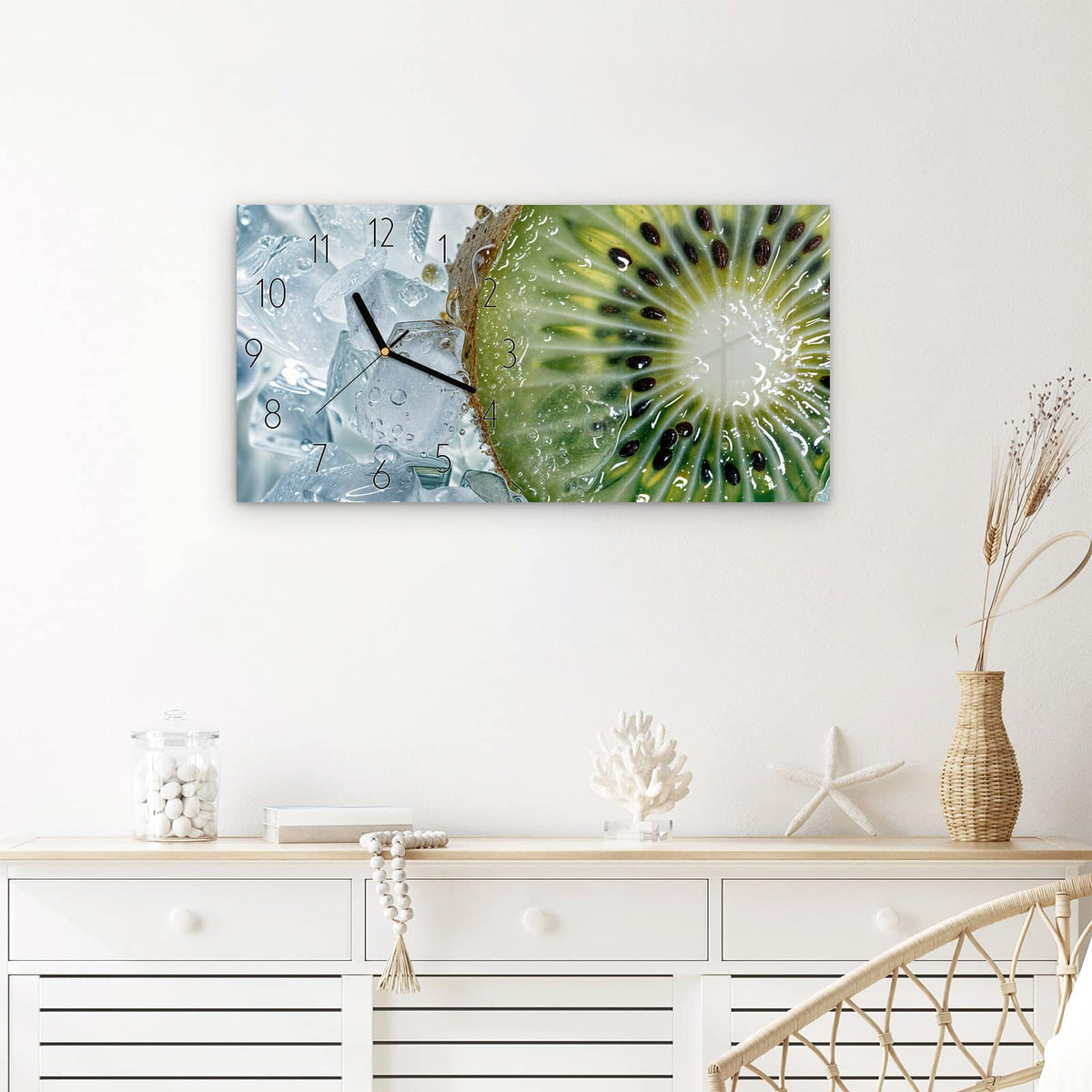 Wanduhr Kiwi im Eis aus Glas – Querformat 60 × 30 cm – Kiwischeibe mit Eiskristallen