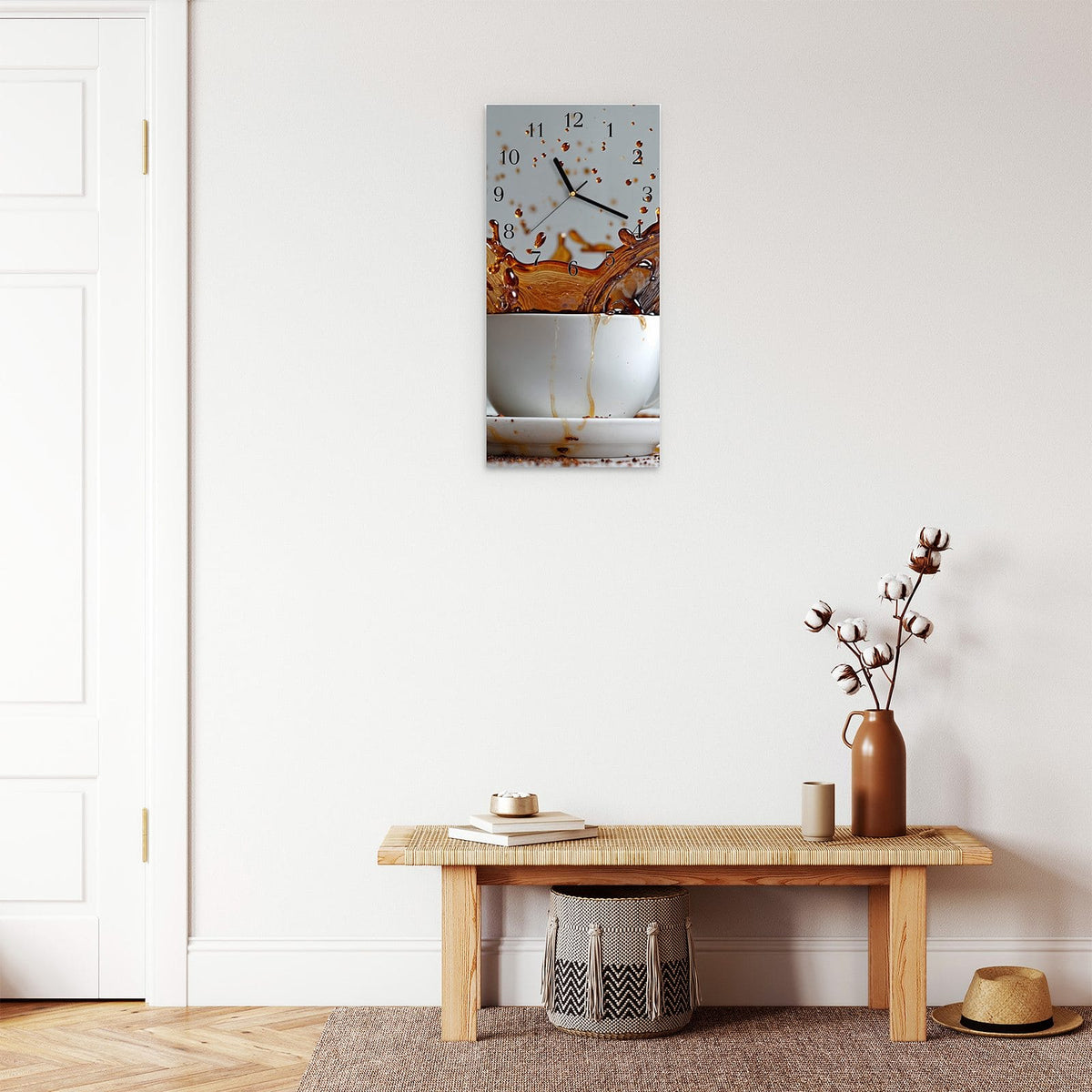 Moderne Wanduhr aus Glas mit Farbtiefe – Wanduhr Kaffeeexplosion aus Glas – Hochformat 30 × 60 cm