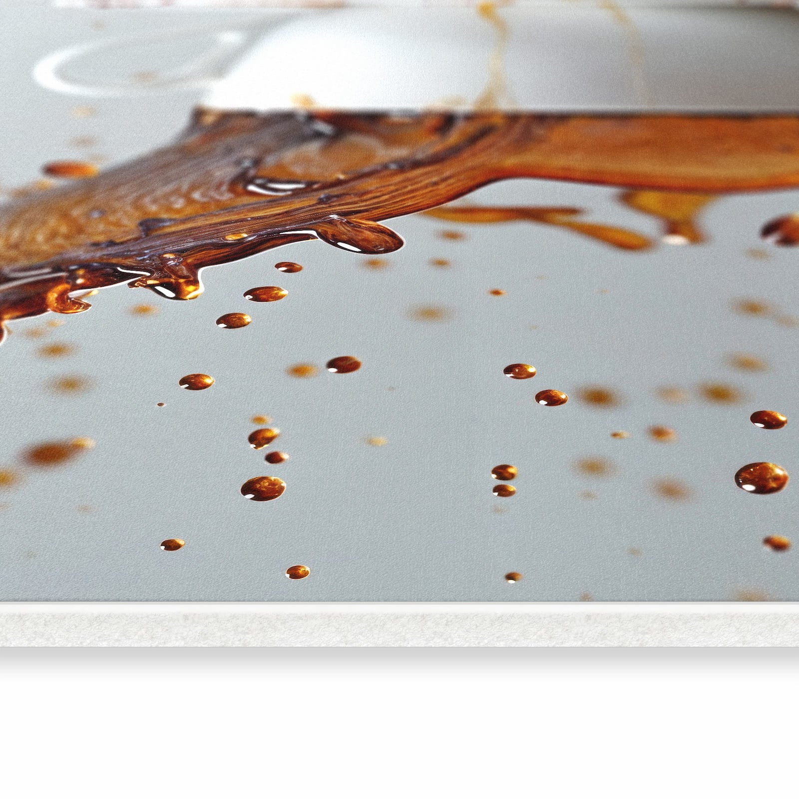 Schmutzabweisender dünner Teppich mit Motiv Kaffeeexplosion in seitlicher Ansicht