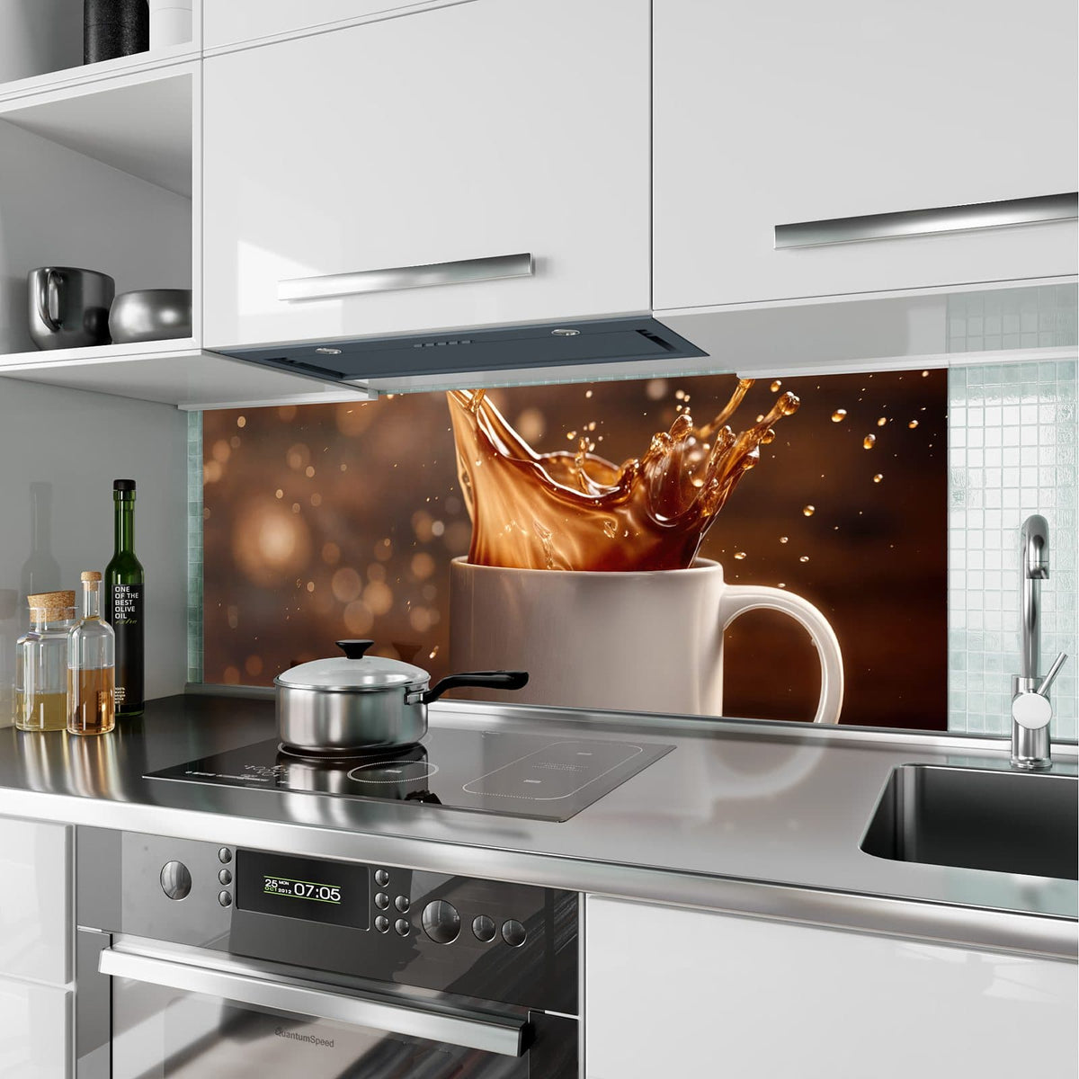 Küchenrückwand aus Glas Goldene Kaffeewelle im Hochformat als Spritzschutz hinter dem Kochfeld, über dem Fliesenspiegel montiert
