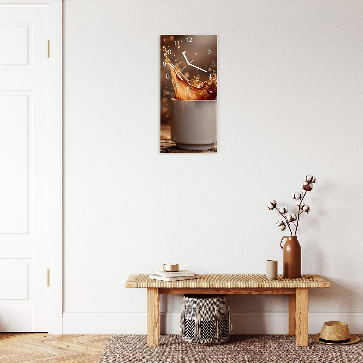 Moderne Wanduhr aus Glas mit Farbtiefe – Wanduhr Kaffee Spritzer aus Glas – Hochformat 30 × 60 cm