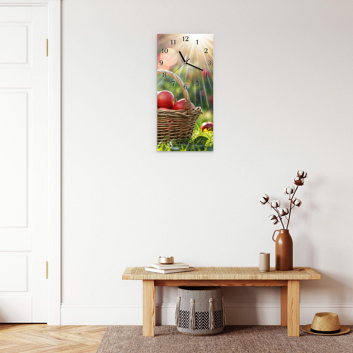 Moderne Wanduhr aus Glas mit Farbtiefe – Wanduhr Korb mit roten Äpfeln aus Glas – Hochformat 30 × 60 cm