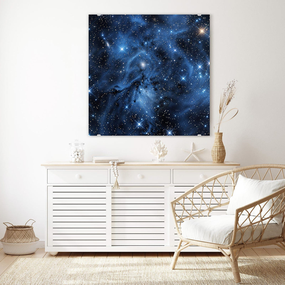 Glasbild Blauer Sternennebel an der Wand – Dichtes Sternenfeld mit blauem Nebelschleier, mehrere Sterne mit Strahlenkreuz