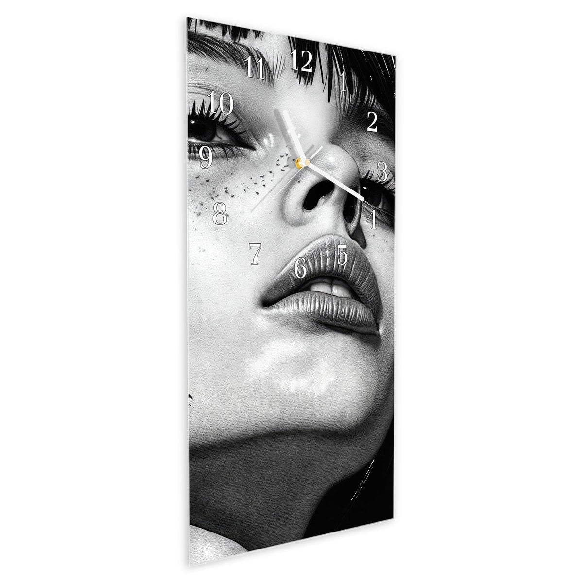 Vormontiert – mit Schwebeeffekt – Wanduhr Mystischer Blick aus Glas – Hochformat 30 × 60 cm