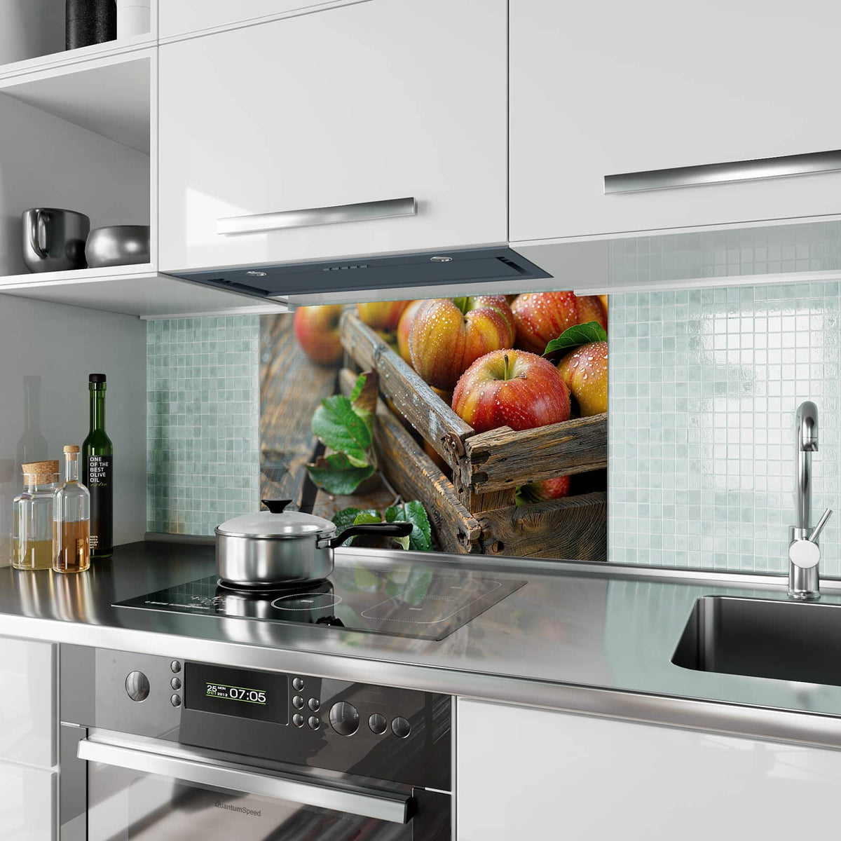 Küchenrückwand aus Glas Äpfel in der Holzkiste im Hochformat als Spritzschutz hinter dem Kochfeld, über dem Fliesenspiegel montiert